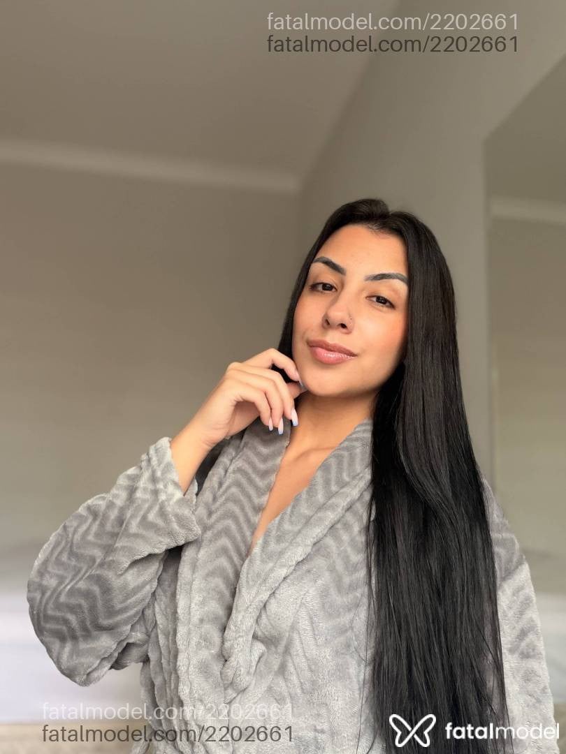 Acompanhante mulher morena (o) de olhos pretos - Bella Serena