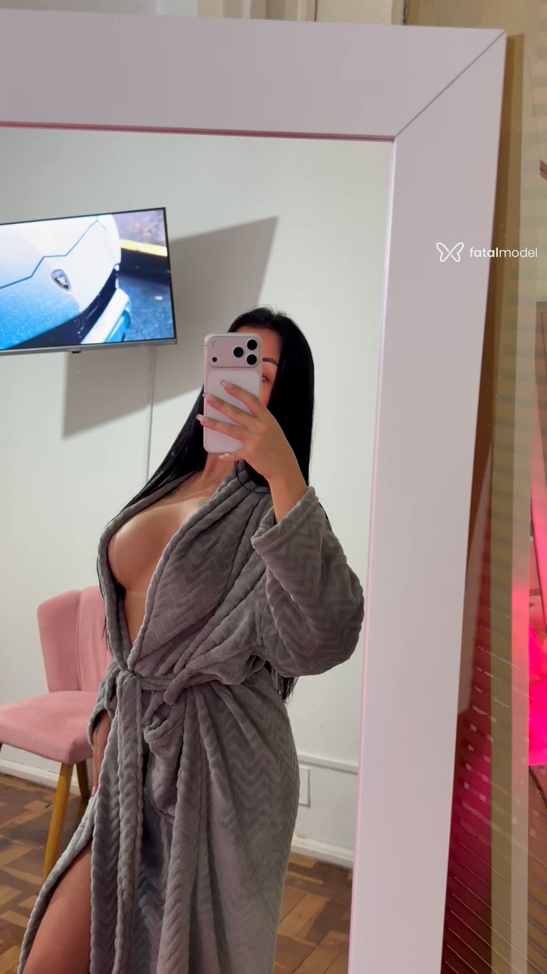 Acompanhante mulher morena (o) de olhos pretos - Bella Serena