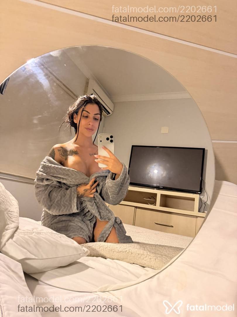 Acompanhante mulher morena (o) de olhos pretos - Bella Serena