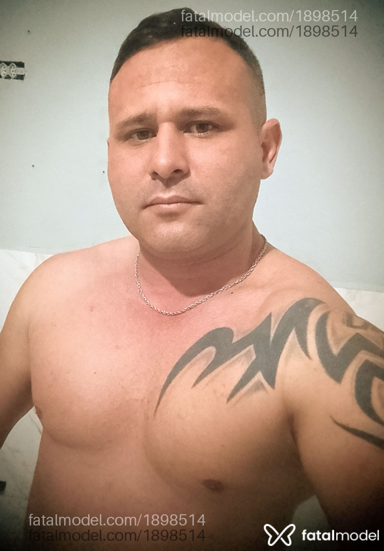 Acompanhante homem com cabelo castanho de olhos verdes - Faire Acompanhante homem com cabelo castanho de olhos verdes - Faire