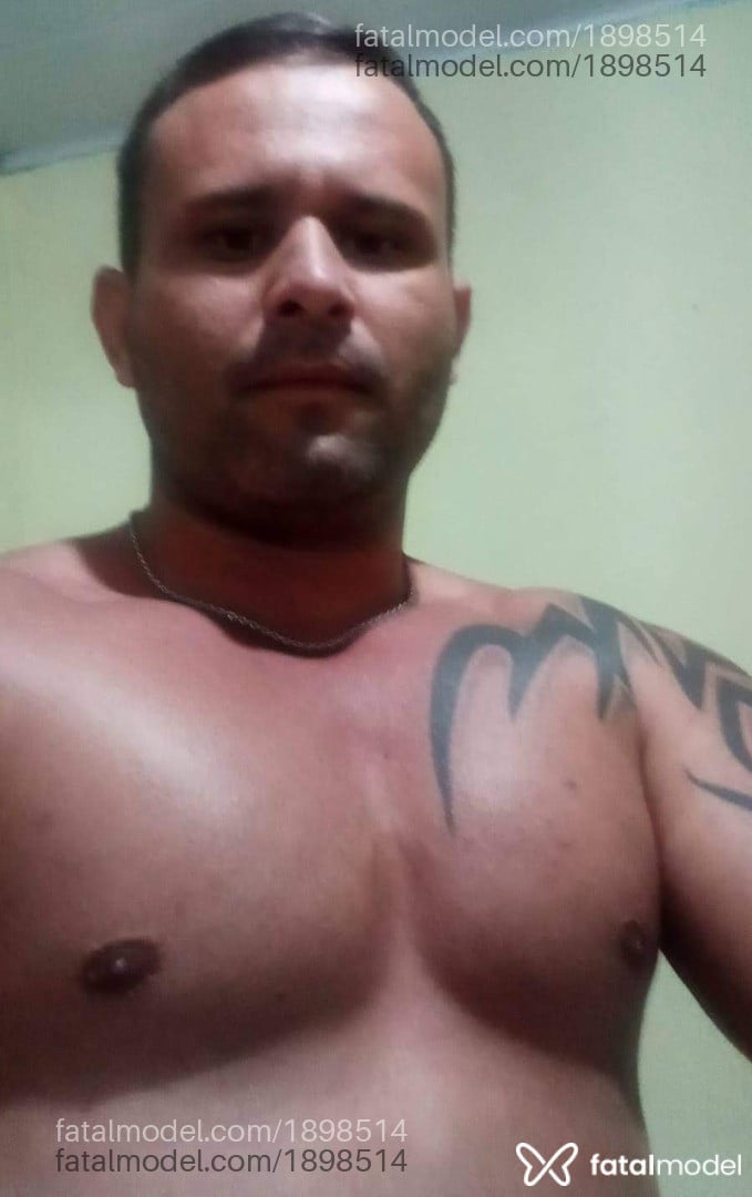 Acompanhante homem com cabelo castanho de olhos verdes - Faire Acompanhante homem com cabelo castanho de olhos verdes - Faire