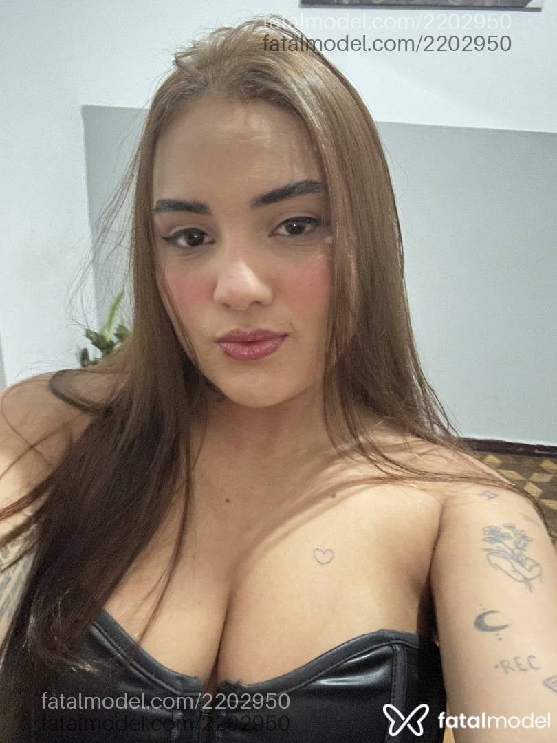 Acompanhante mulher com cabelo castanho de olhos castanhos - Mel