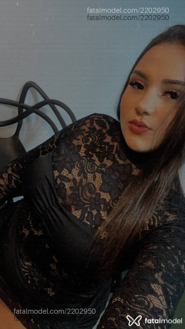 Acompanhante mulher com cabelo castanho de olhos castanhos - Mel