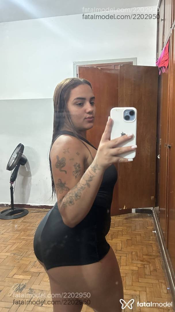 Acompanhante mulher com cabelo castanho de olhos castanhos - Mel