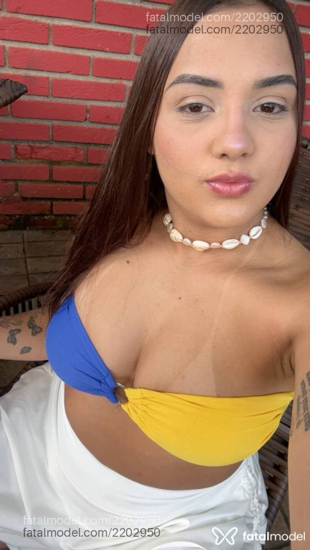 Acompanhante mulher com cabelo castanho de olhos castanhos - Mel