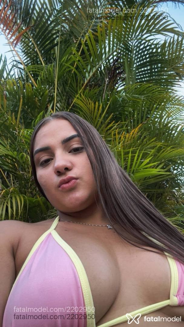 Acompanhante mulher com cabelo castanho de olhos castanhos - Mel