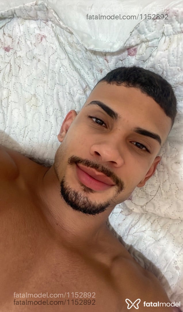 Acompanhante homem morena (o) de olhos castanhos em Balneário Camboriú - Kauê Bennett
