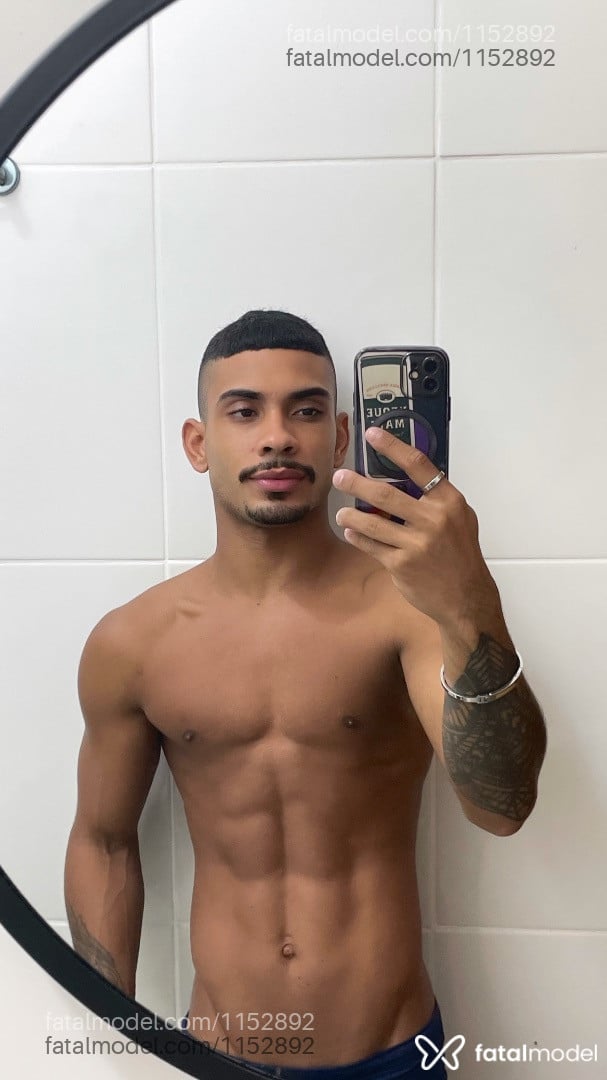 Acompanhante homem morena (o) de olhos castanhos em Balneário Camboriú - Kauê Bennett