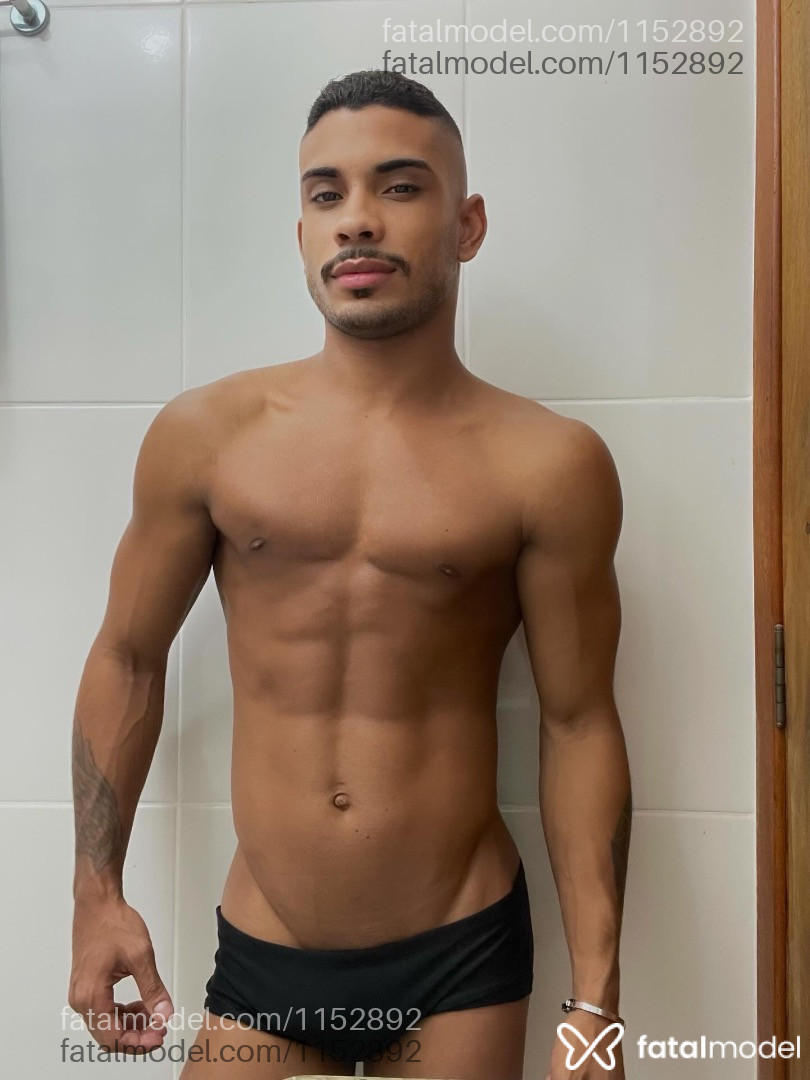Acompanhante homem morena (o) de olhos castanhos em Balneário Camboriú - Kauê Bennett