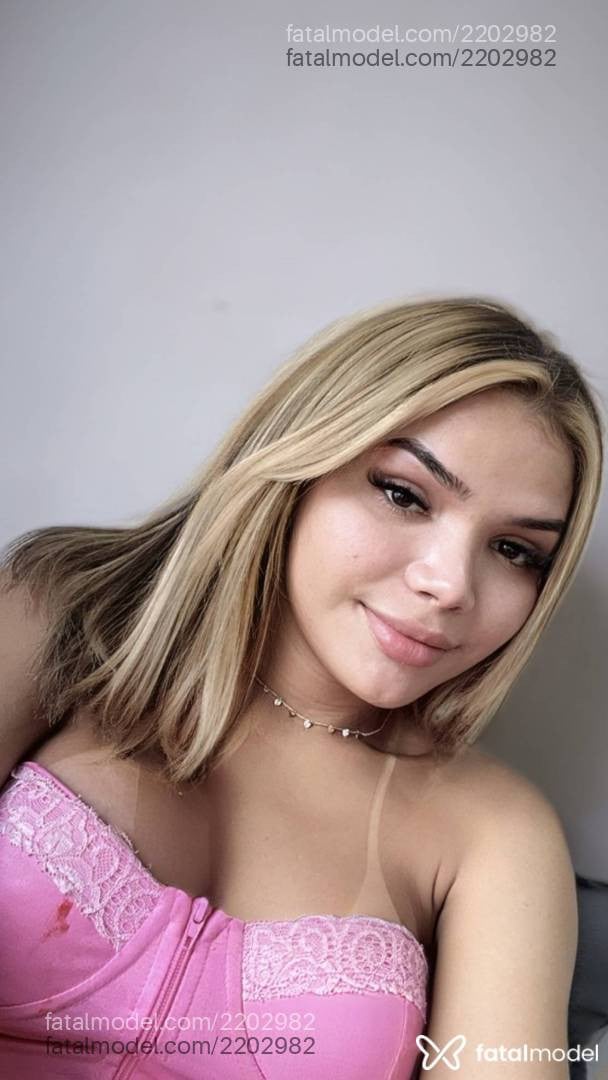 Acompanhante mulher trans com cabelo castanho de olhos castanhos em Porto Alegre - Elisa Araújo
