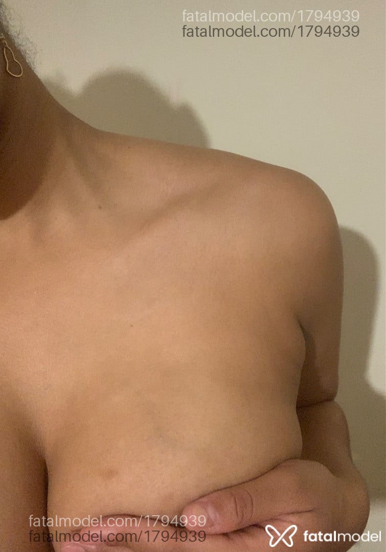 Acompanhante mulher com cabelo castanho de olhos pretos em São Leopoldo Acompanhante mulher com cabelo castanho de olhos pretos em São Leopoldo - Deliciou Black