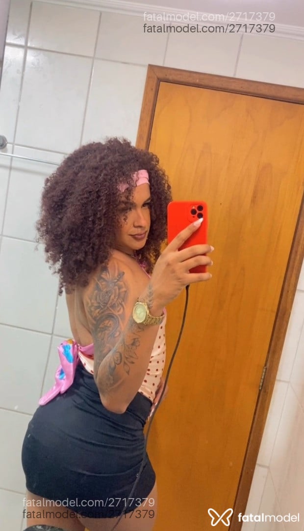Acompanhante mulher trans com cabelo castanho de olhos castanhos em Uberlândia - Júlia Joia