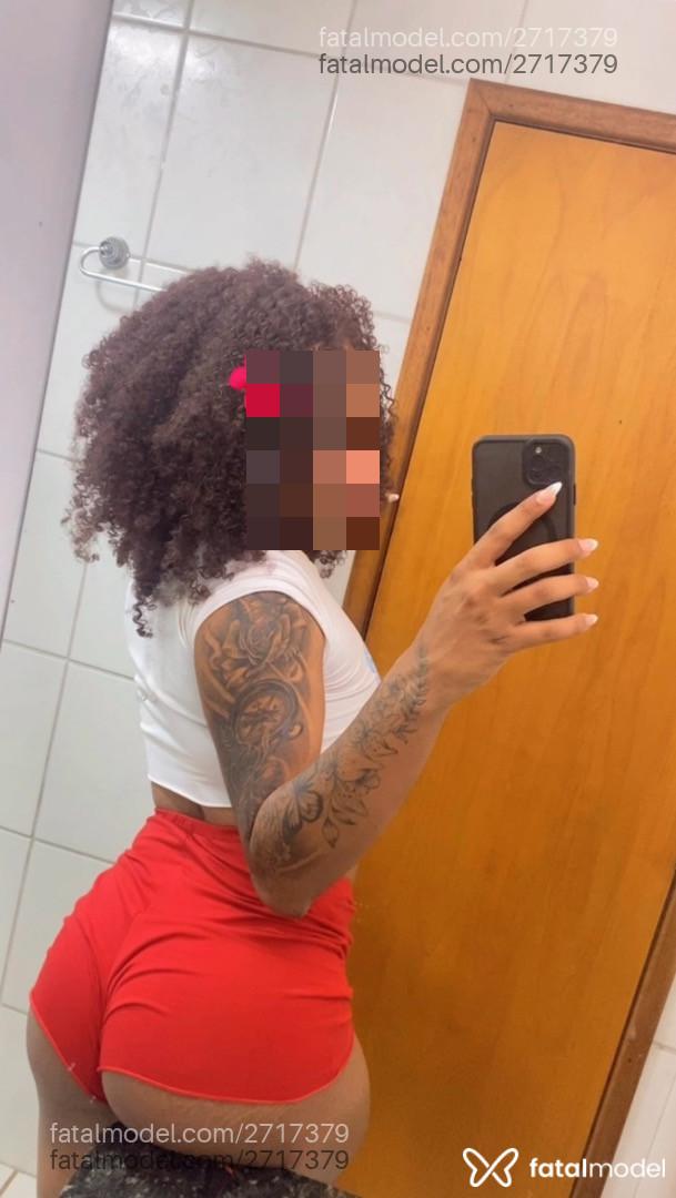 Acompanhante mulher trans com cabelo castanho de olhos castanhos em Uberlândia - Júlia Joia