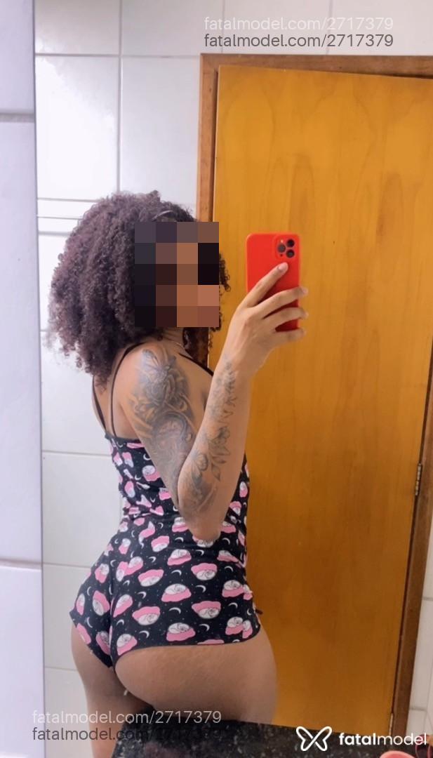 Acompanhante mulher trans com cabelo castanho de olhos castanhos em Uberlândia - Júlia Joia