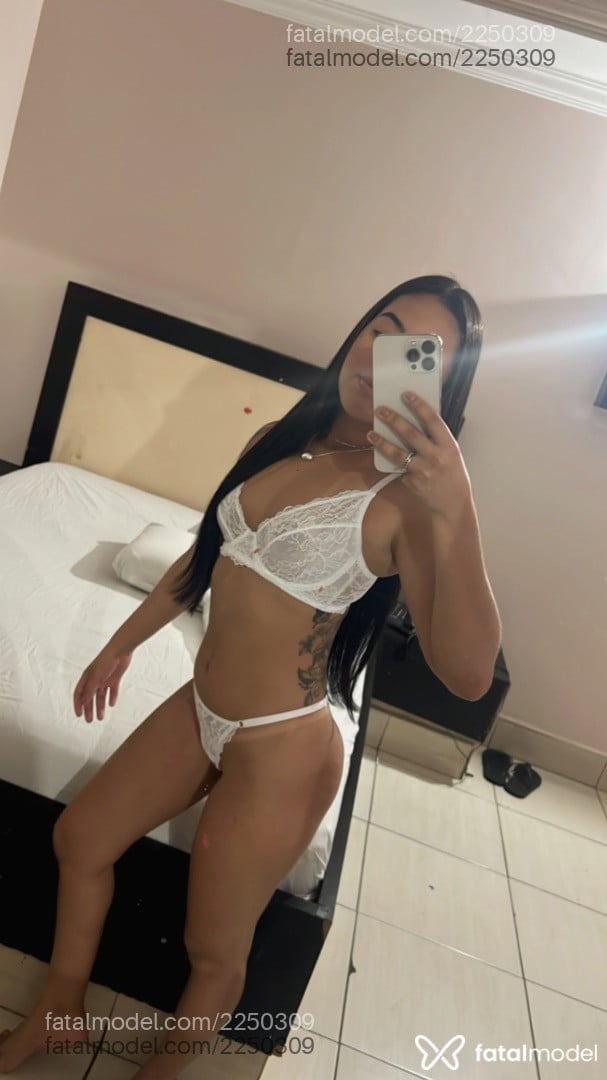Acompanhante mulher morena (o) de olhos castanhos em Brasília Acompanhante mulher morena (o) de olhos castanhos em Brasília - Melissa