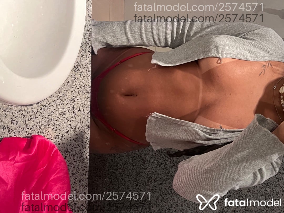 Acompanhante mulher com cabelo castanho de olhos castanhos - Giulia Braga Acompanhante mulher com cabelo castanho de olhos castanhos - Giulia Braga