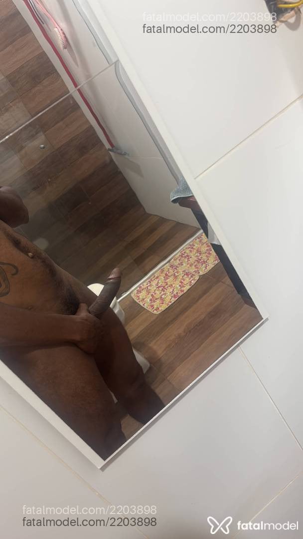 Acompanhante homem morena (o) de olhos castanhos - Leledr