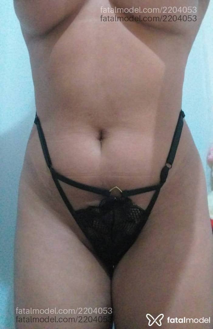 Acompanhante mulher morena (o) de olhos pretos - Allana