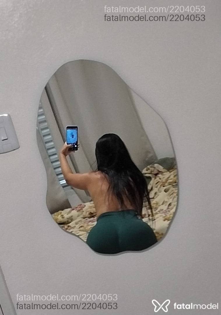 Acompanhante mulher morena (o) de olhos pretos - Allana