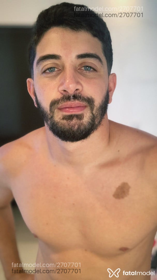 Acompanhante homem com cabelo castanho de olhos azuis - Boynatalense Acompanhante homem com cabelo castanho de olhos azuis - Boynatalense
