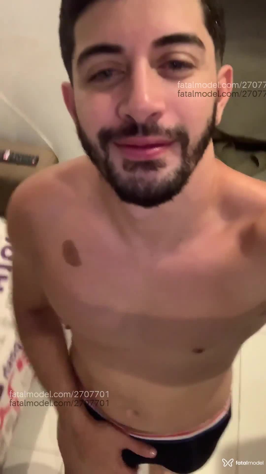 Acompanhante homem com cabelo castanho de olhos azuis - Boynatalense Acompanhante homem com cabelo castanho de olhos azuis - Boynatalense