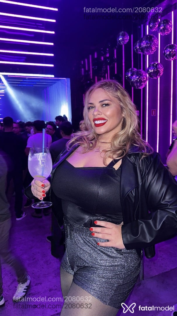 Acompanhante mulher loira (o) de olhos verdes em Bauru - Sophia Lins