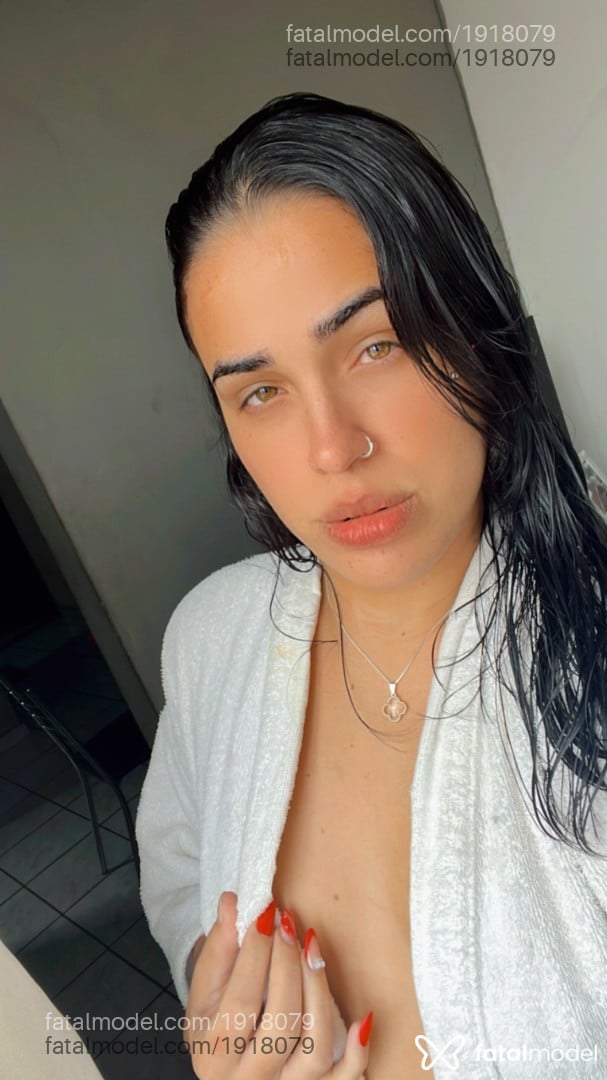 Acompanhante mulher morena (o) de olhos verdes em Macaé Acompanhante mulher morena (o) de olhos verdes em Macaé - Thuany Ferrari