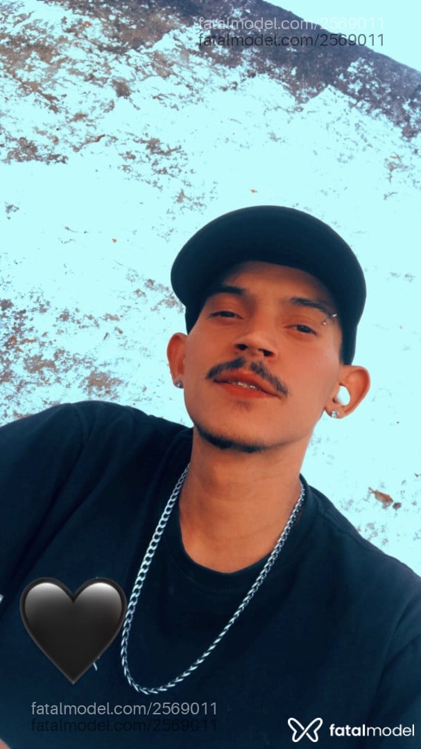 Acompanhante homem com cabelo castanho de olhos pretos em Aparecida de Goiânia - Jhon Lima