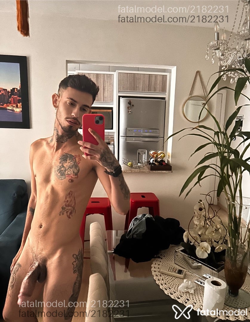 Acompanhante homem com cabelo castanho de olhos pretos em Joinville Acompanhante homem com cabelo castanho de olhos pretos em Joinville - Phitter