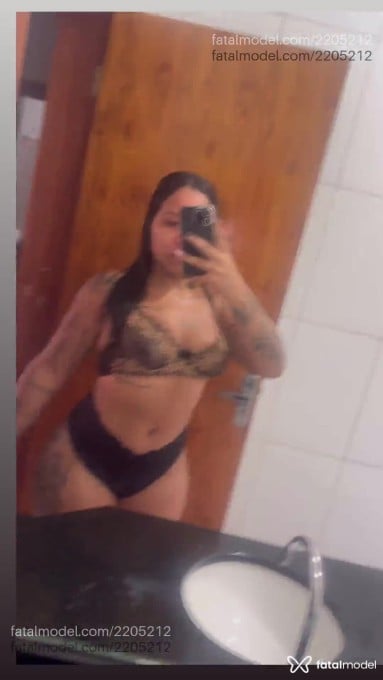 Acompanhante mulher morena (o) de olhos castanhos - Lara Falcão Acompanhante mulher morena (o) de olhos castanhos - Lara Falcão