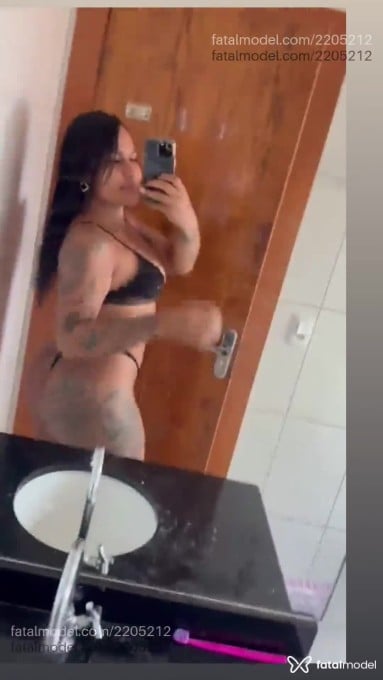 Acompanhante mulher morena (o) de olhos castanhos - Lara Falcão Acompanhante mulher morena (o) de olhos castanhos - Lara Falcão