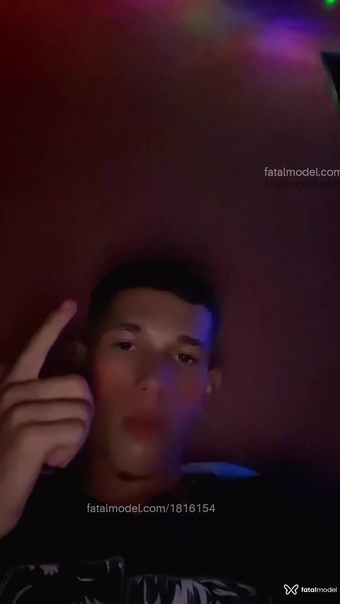 Acompanhante homem com cabelo castanho de olhos castanhos em Bom Progresso Acompanhante homem com cabelo castanho de olhos castanhos em Bom Progresso - Gabriel