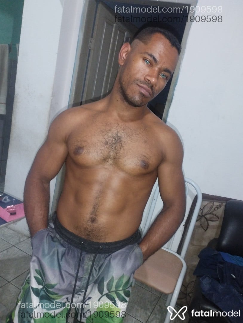 Acompanhante homem morena (o) de olhos pretos em Colatina Acompanhante homem morena (o) de olhos pretos em Colatina - RAIZO