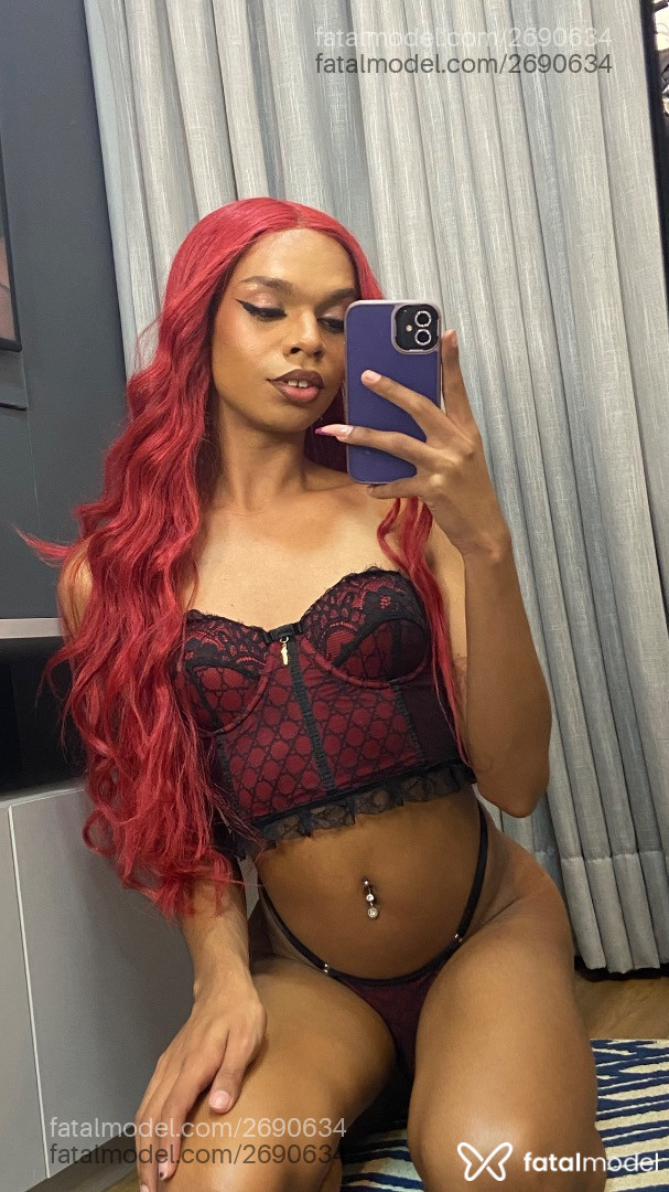 Acompanhante mulher trans morena (o) de olhos pretos em São Paulo - Preta Rara