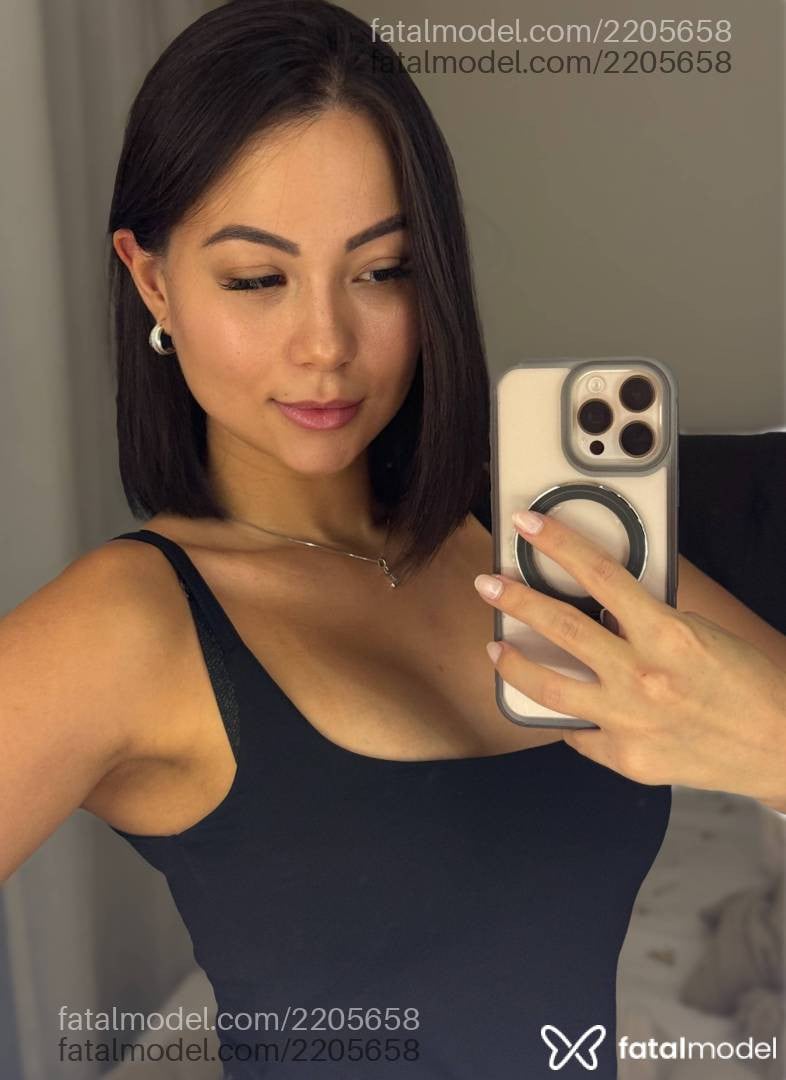Acompanhante mulher morena (o) de olhos pretos - Lorena