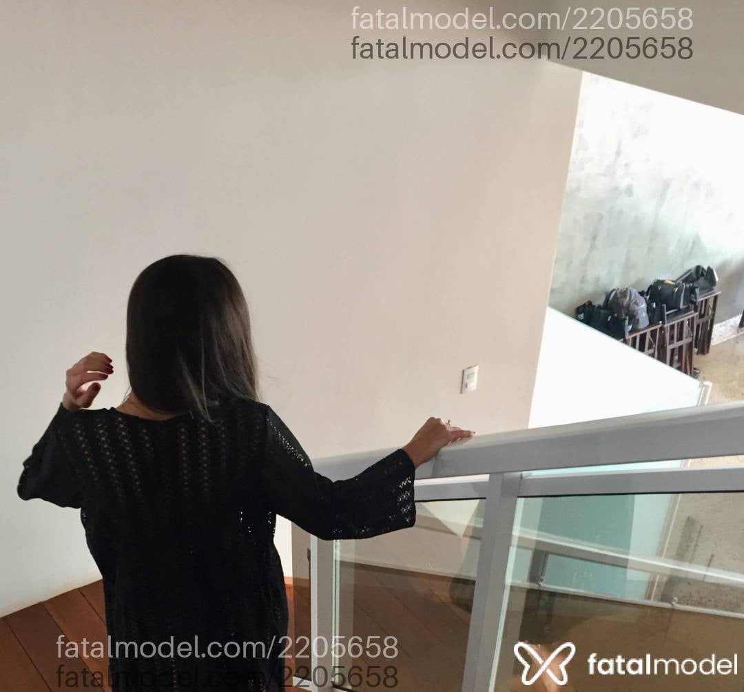 Acompanhante mulher morena (o) de olhos pretos - Lorena