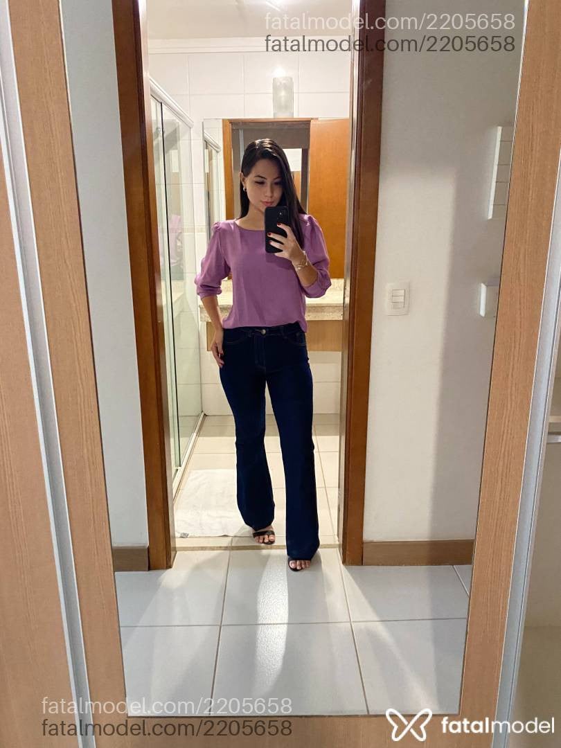 Acompanhante mulher morena (o) de olhos pretos - Lorena
