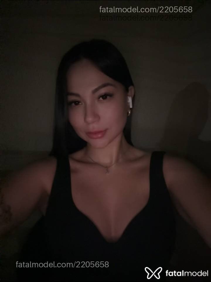 Acompanhante mulher morena (o) de olhos pretos - Lorena