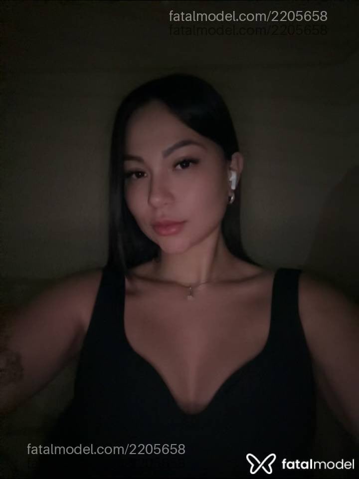Acompanhante mulher morena (o) de olhos pretos - Lorena
