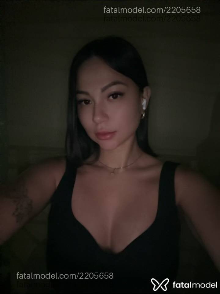 Acompanhante mulher morena (o) de olhos pretos - Lorena