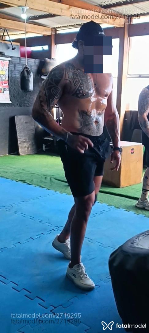 Acompanhante homem morena (o) de olhos castanhos em Rio de Janeiro - Turco
