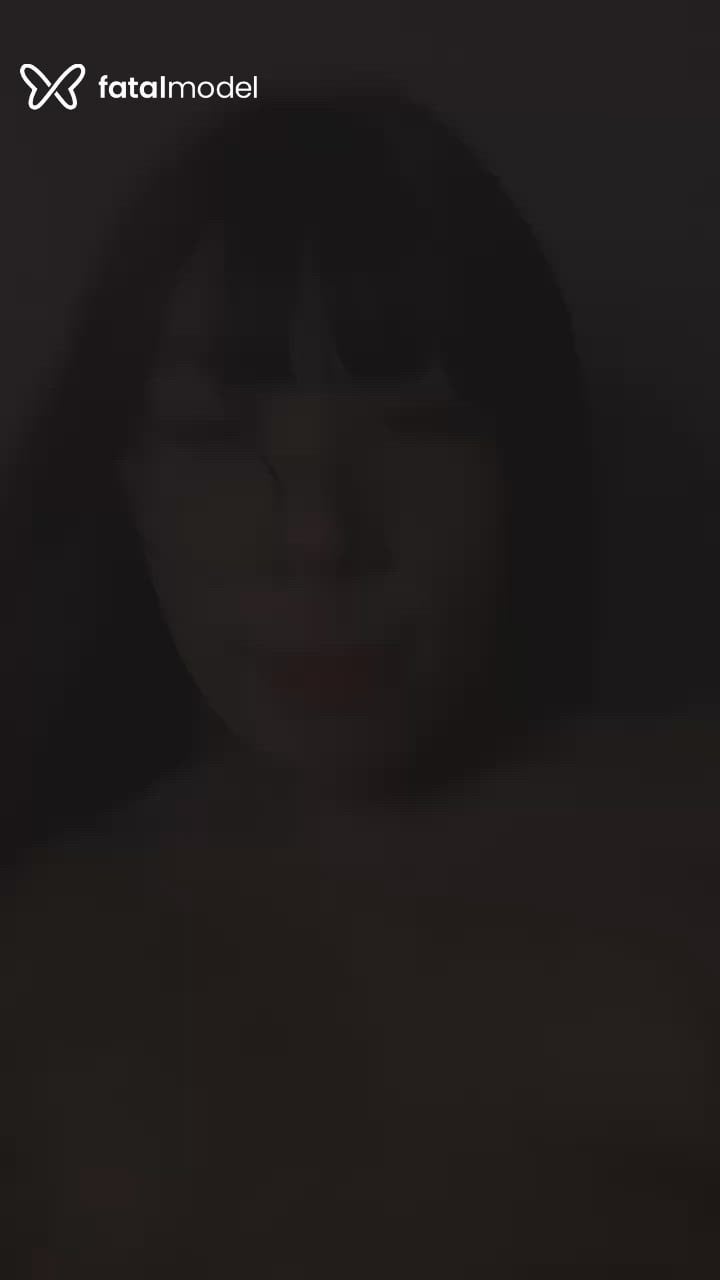Acompanhante mulher trans com cabelo castanho de olhos pretos - Luana