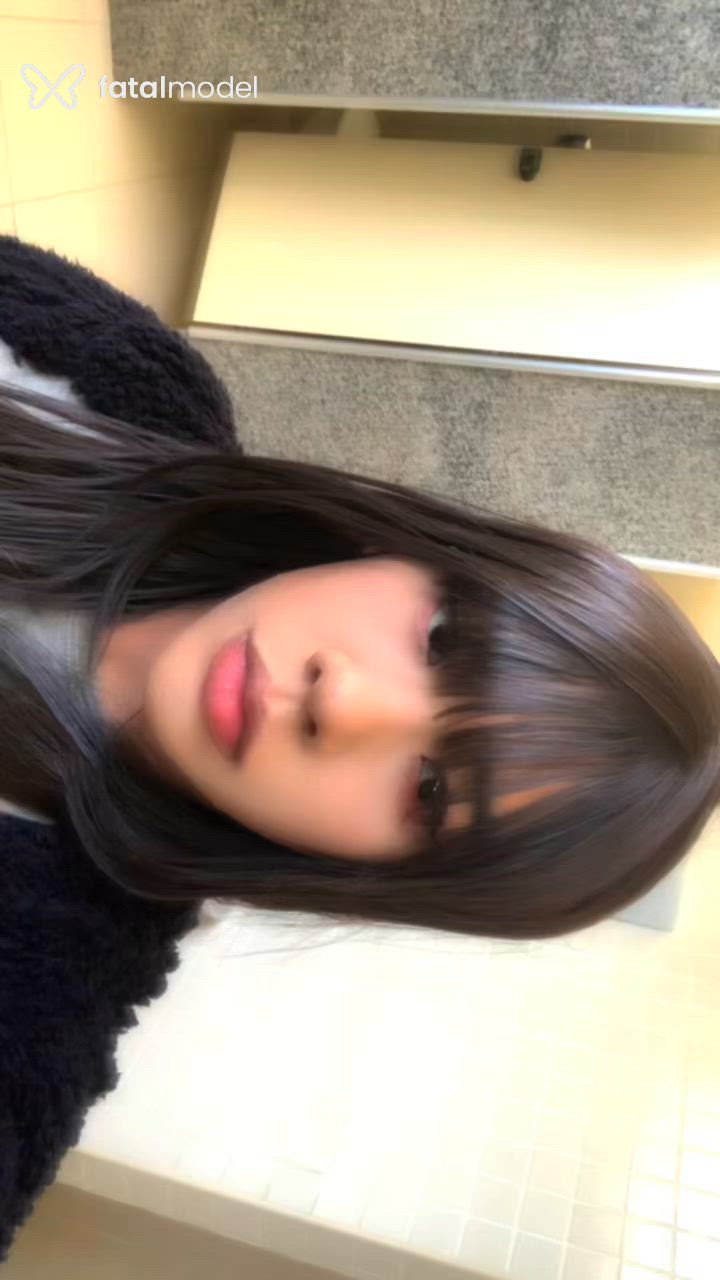 Acompanhante mulher trans com cabelo castanho de olhos pretos - Luana