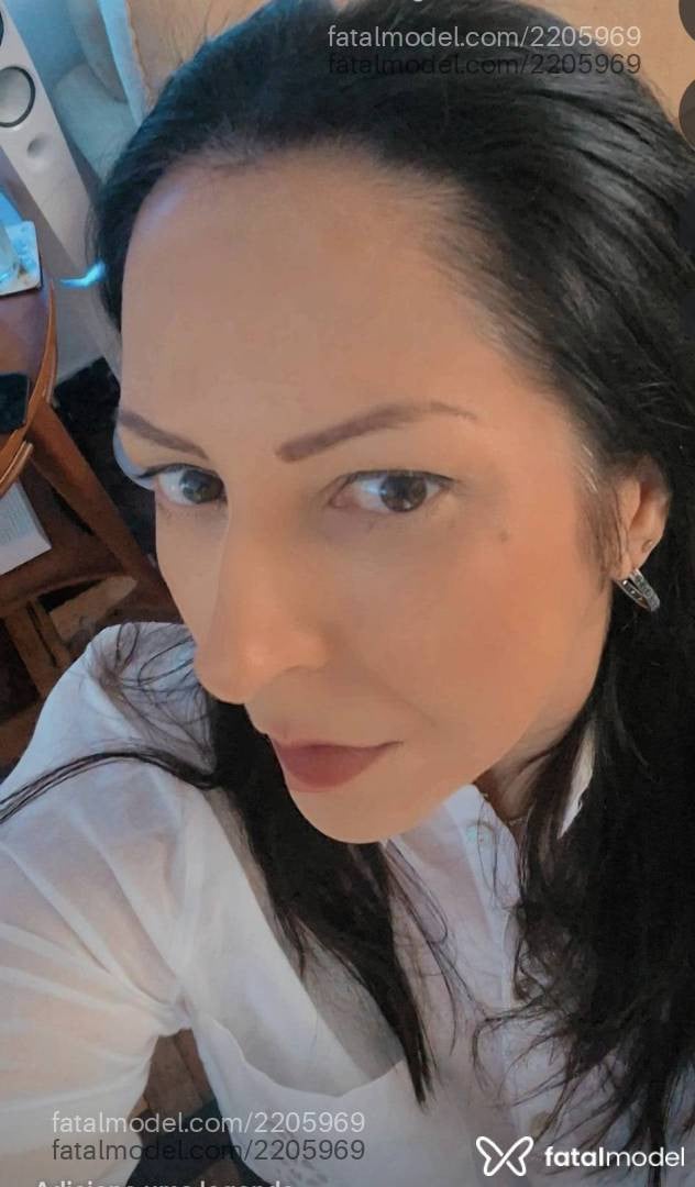 Acompanhante mulher com cabelo castanho de olhos castanhos - Luciana