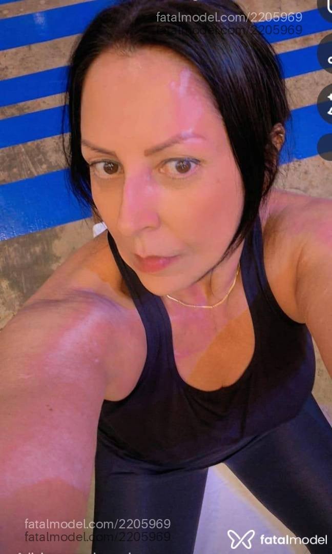 Acompanhante mulher com cabelo castanho de olhos castanhos - Luciana