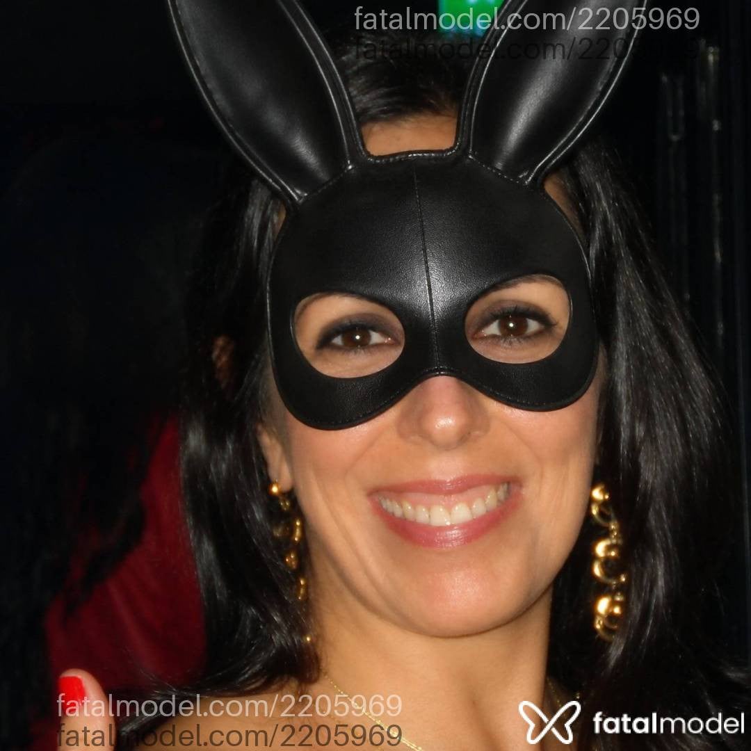 Acompanhante mulher com cabelo castanho de olhos castanhos - Luciana
