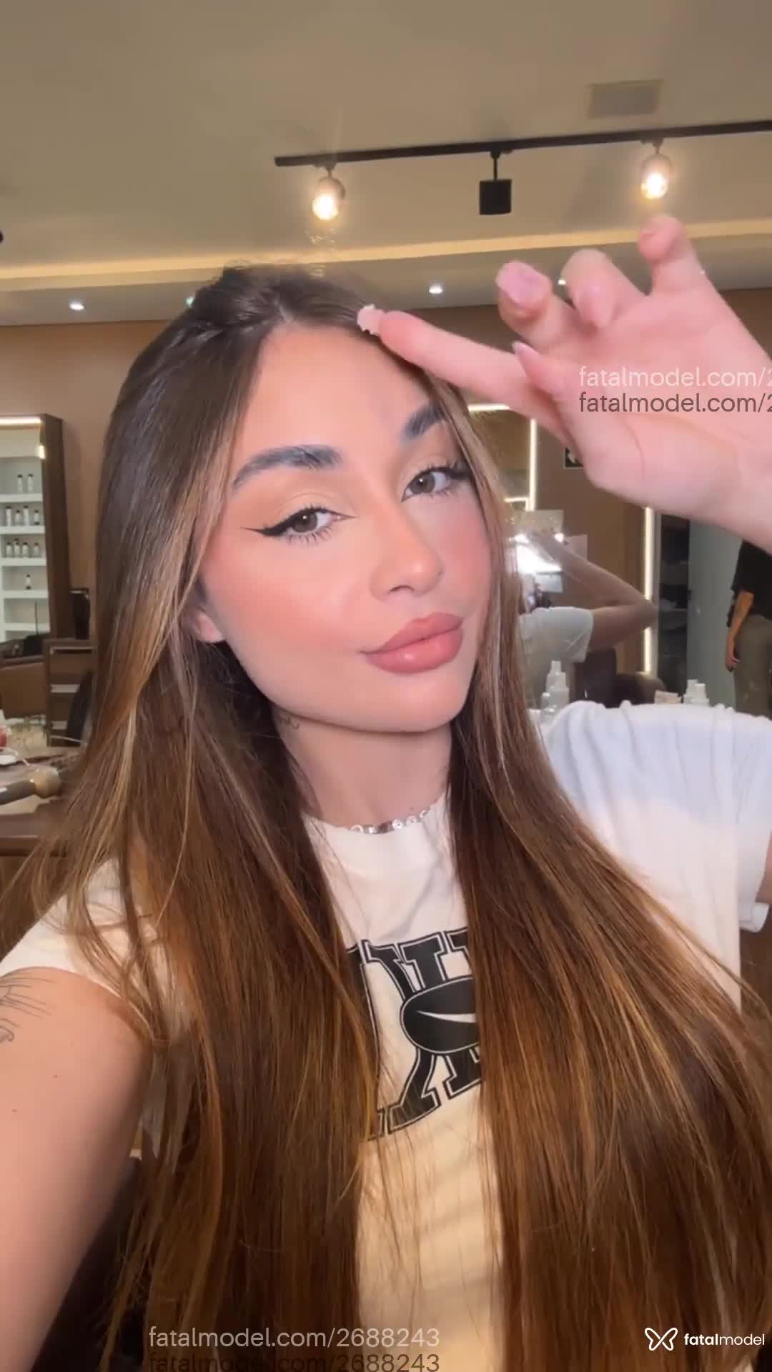 Acompanhante mulher com cabelo castanho de olhos mel em São Paulo - Luiza Nobréga