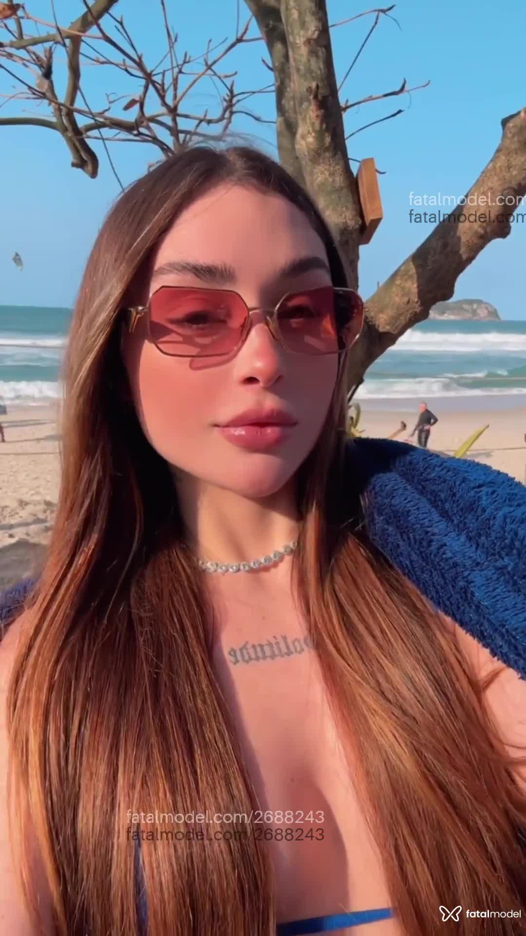 Acompanhante mulher com cabelo castanho de olhos mel em São Paulo - Luiza Nobréga