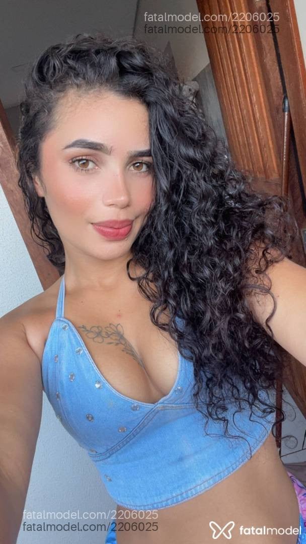 Acompanhante mulher com cabelo castanho de olhos mel em Pontes e Lacerda - Kemilly