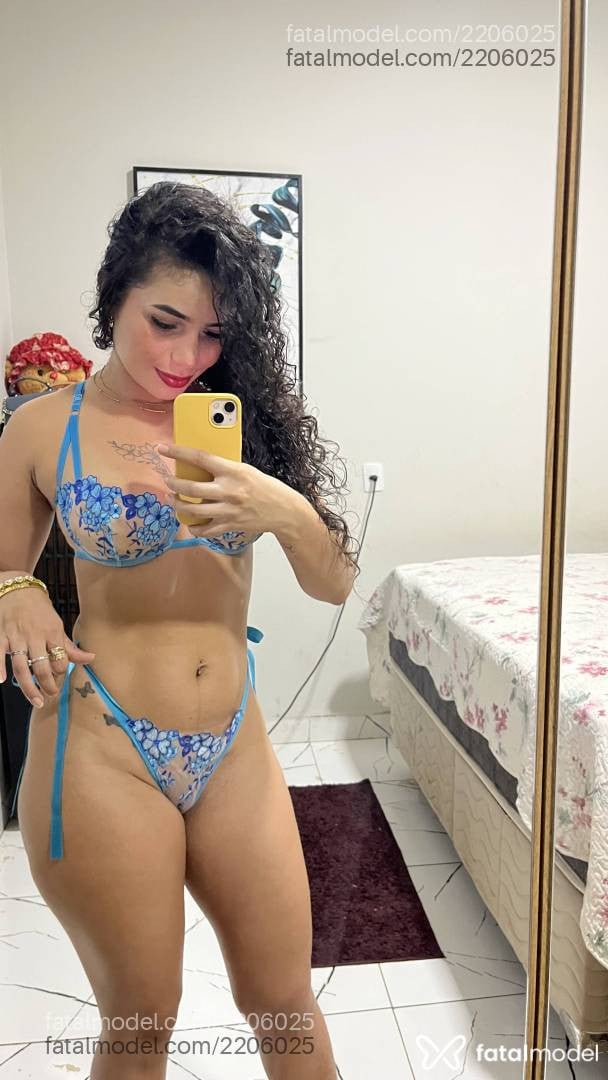 Acompanhante mulher com cabelo castanho de olhos mel - Kemilly